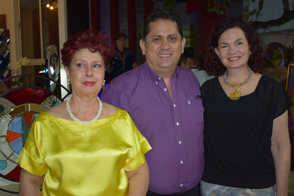 Milena Fierro,  Juan Carlos Gómez y  María Elena Cabrera.